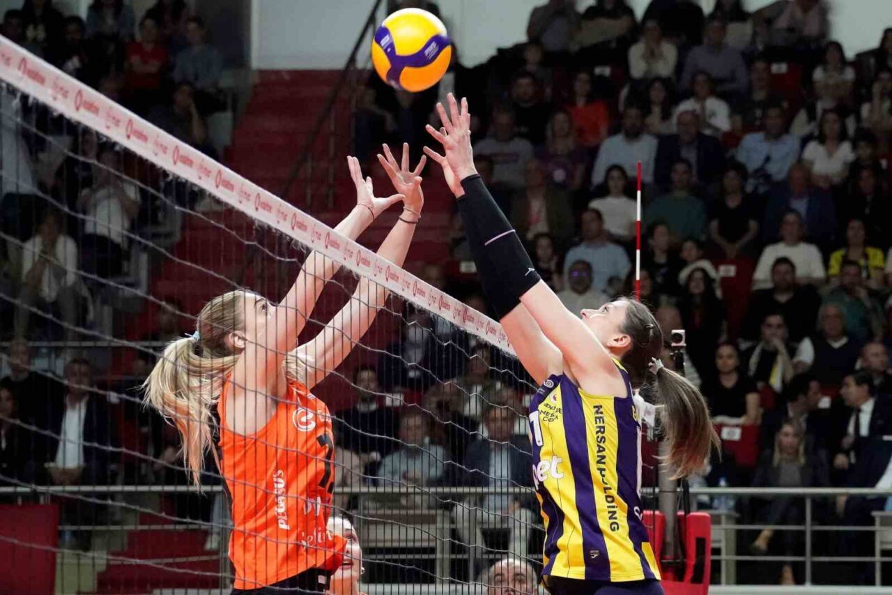 Türkiye Voleybol Federasyonu (TVF) tarafından Vodafone Sultanlar Ligi ve Efeler
