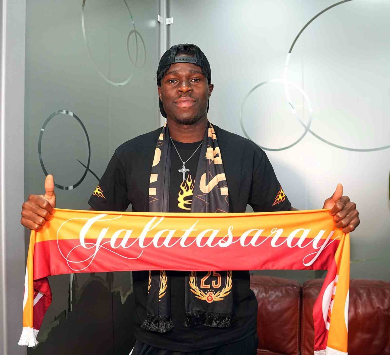 Galatasaray’ın transfer görüşmelerine başladığı Fildişi Sahilli futbolcu Wilfried Singo, İstanbul’a