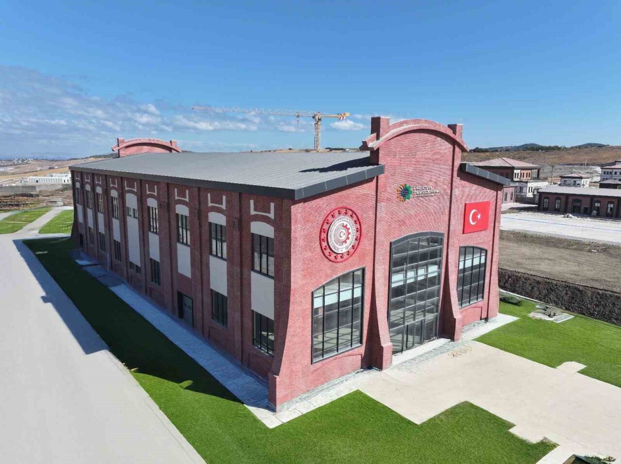 Yalova Teknopark, yerli, yeşil, yenilikçi ve yüksek teknolojili üretim anlayışıyla