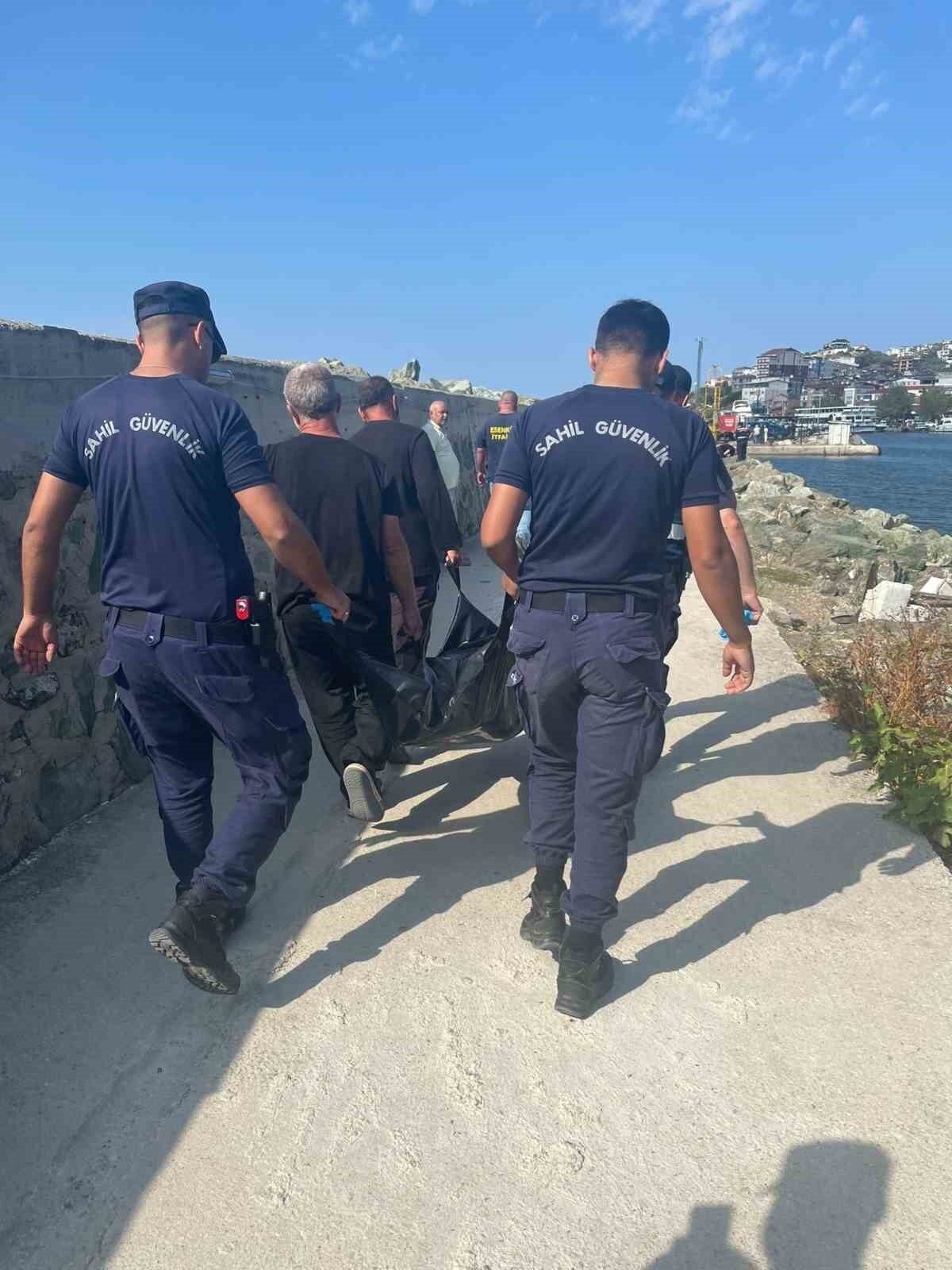 Yalova’nın Çınarcık ilçesine bağlı Esenköy beldesinde denize giren 72 yaşındaki