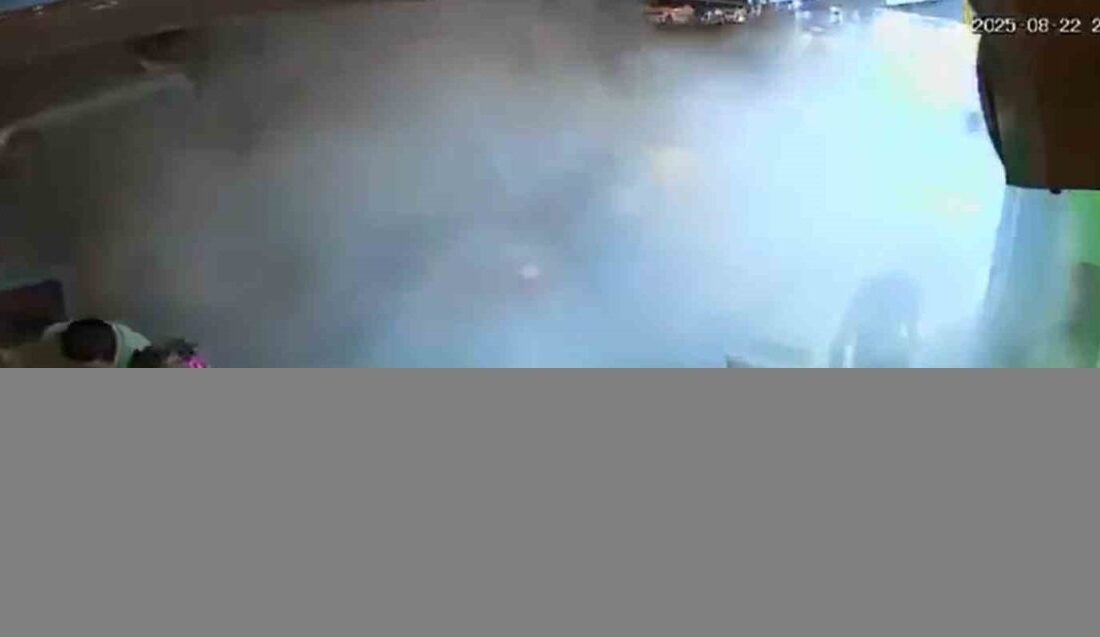 Yalova’da kamyonun patlayan lastiği önünden geçtiği restoranda tozu dumana kattı.