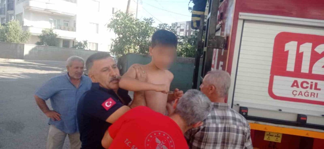 Adıyaman’ın Kahta ilçesine bir binada meydana gelen yangında mahsur kalan