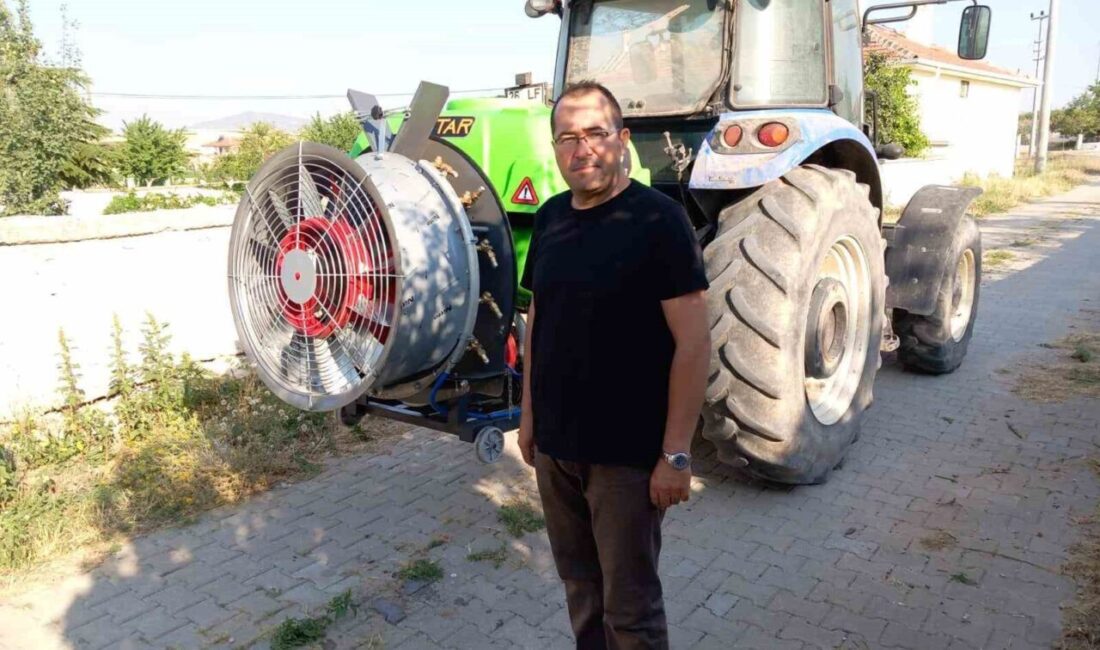 Afyonkarahisarı’ın Emirdağ ilçesi Yarımca köyünde, sinek türlerine karşı ilaçlama çalışmaları