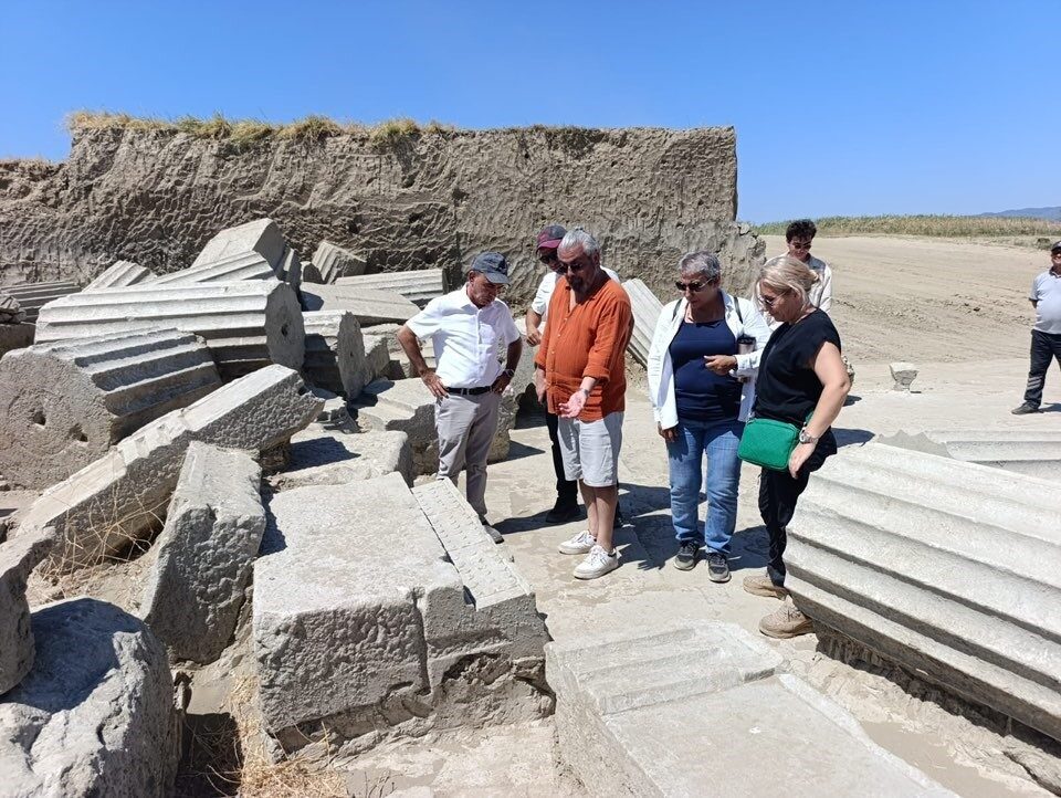 Aydın’ın Germencik ilçesindeki ‘Yarışlar Kenti’ olarak bilinen Magnesia Antik Kenti,