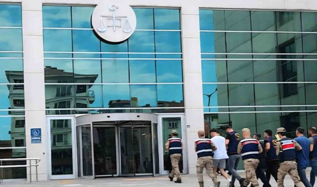 Ordu’nun Kabadüz ilçesinde yaşlı adamın evini kundaklayan 3 şüpheli tutuklandı.