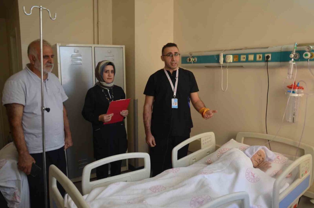 Şanlıurfa’da 94 yaşındaki hasta, 15 dakikalık başarılı operasyon sonucu sağlığına