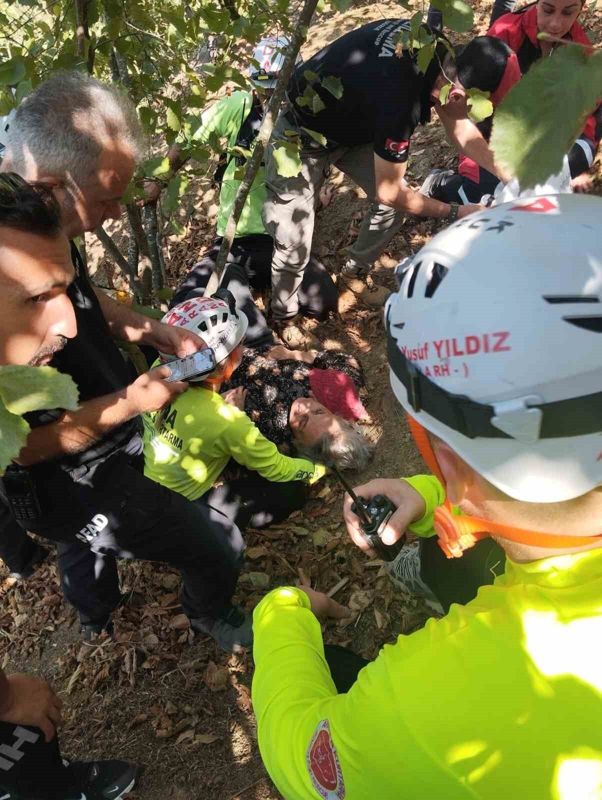 Düzce’de 3 gün önce kaybolan Alzheimer hastası kadın evinden 3