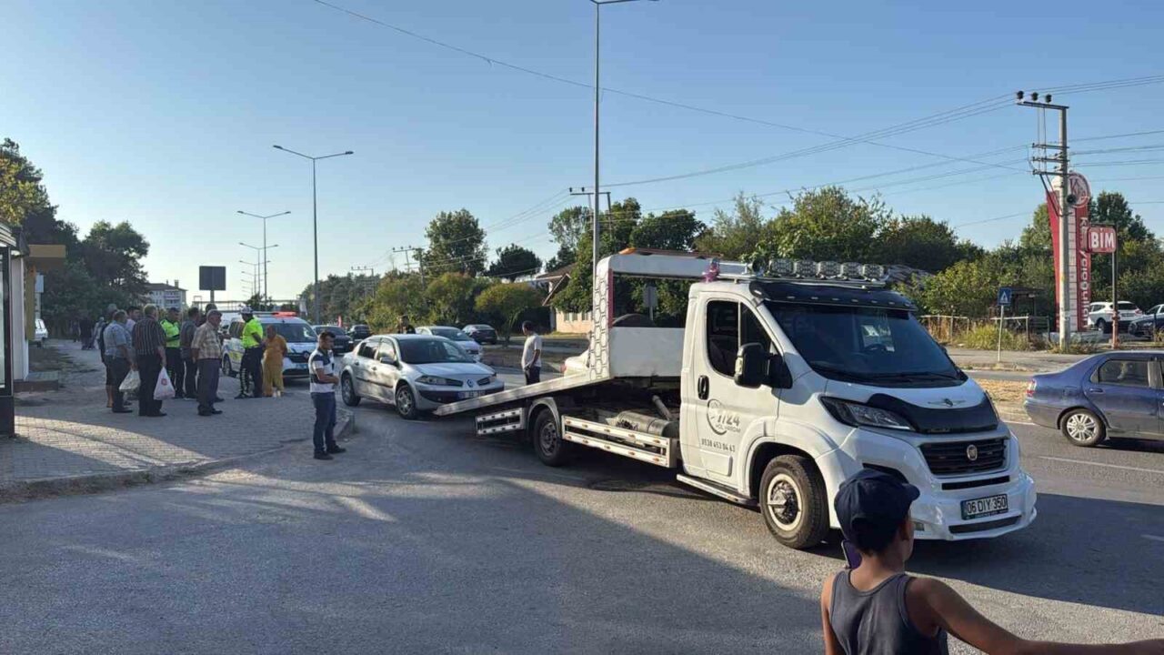 Bartın’da bir otomobilin yayaya yol vermesiyle 3 aracın karıştığı zincirleme