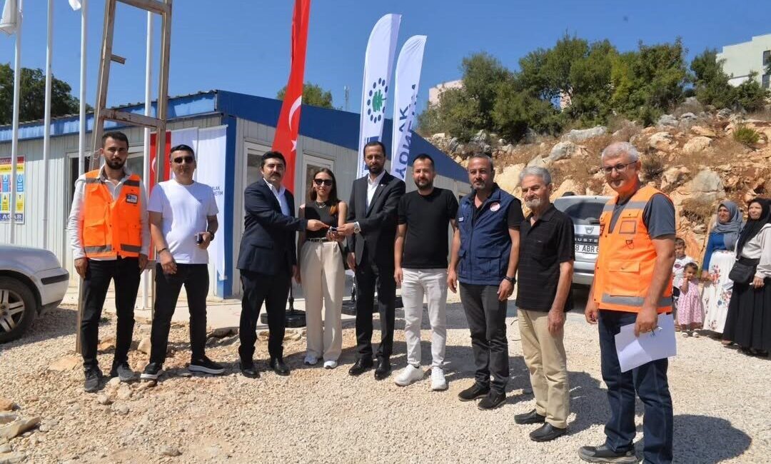 Hatay’ın Yayladağı ilçesinde TOKİ tarafından yapımı tamamlanan 467 konutun anahtar