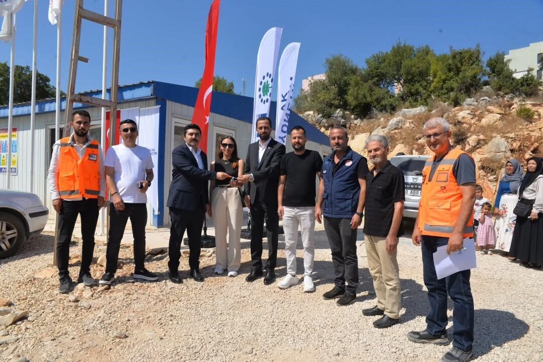 Hatay’ın Yayladağı ilçesinde TOKİ tarafından yapımı tamamlanan 467 konutun anahtar