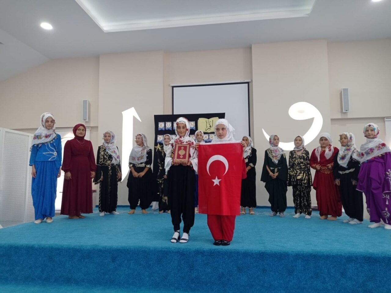 Kütahya’da, Demirciören Mahallesi’ndeki Sultan Vahdettin Han Kur’an Kursu’nda, yaz Kur’an