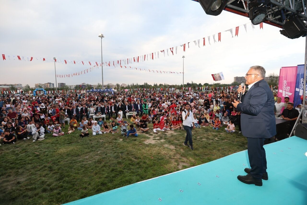 Kayseri Büyükşehir Belediye Başkanı Dr. Memduh Büyükkılıç; AK Parti Genel