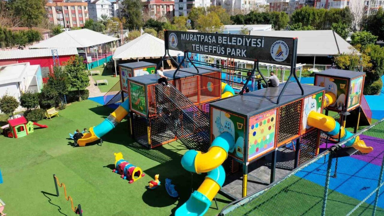 Muratpaşa Belediyesi’nin açık hava çocuk oyun dünyası Teneffüs Park, yaz