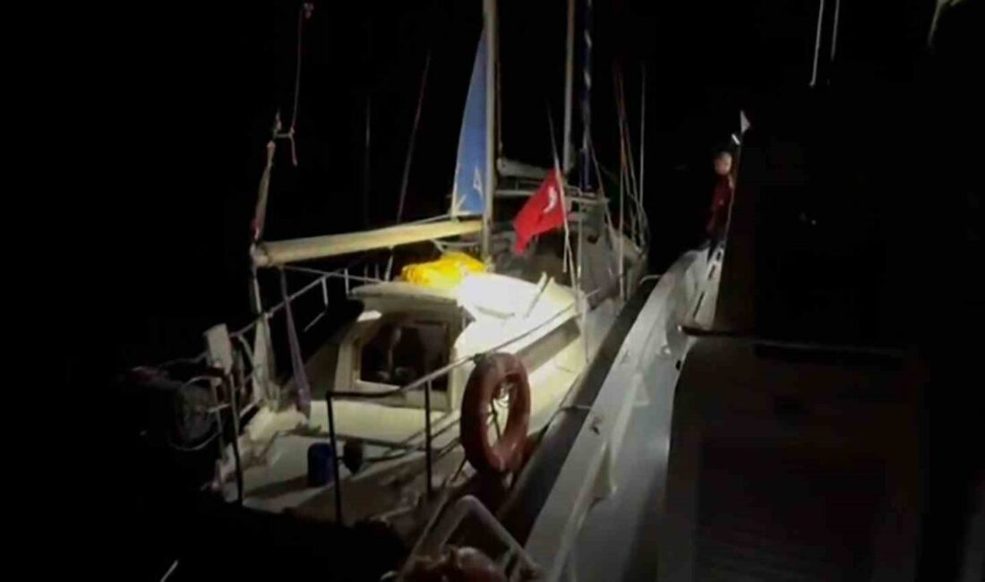 Muğla’nın Marmaris ilçesi açıklarında hareket halinde olan Yelkenli tekne içinde