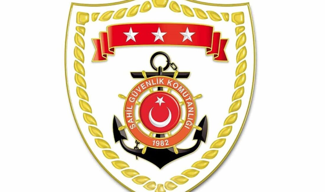 Muğla’nın Marmaris ilçesi açıklarında hareket halindeki yelkenli tekne içinde 17’si