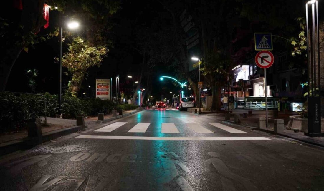 Kocaeli Büyükşehir Belediyesi, kent genelinde trafik güvenliğini artırmak amacıyla yaya