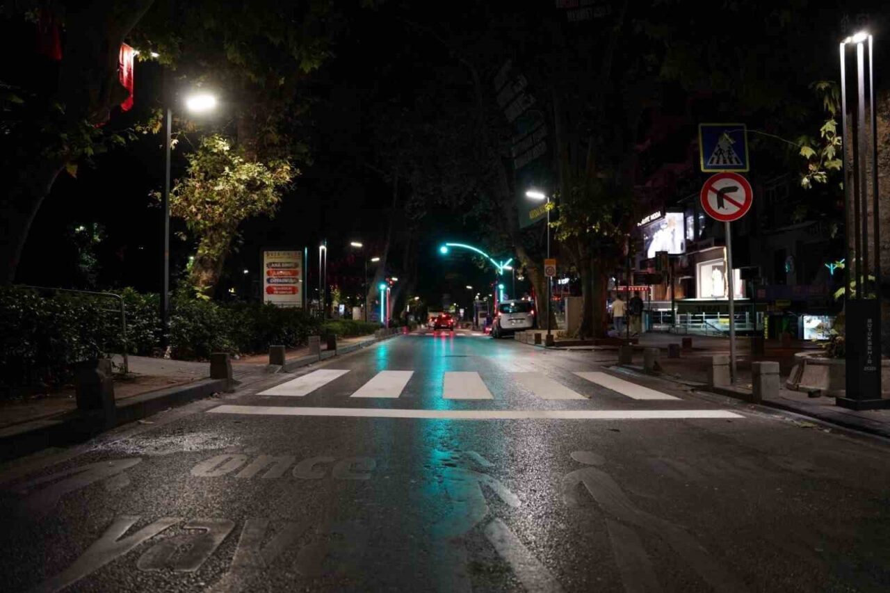 Kocaeli Büyükşehir Belediyesi, kent genelinde trafik güvenliğini artırmak amacıyla yaya