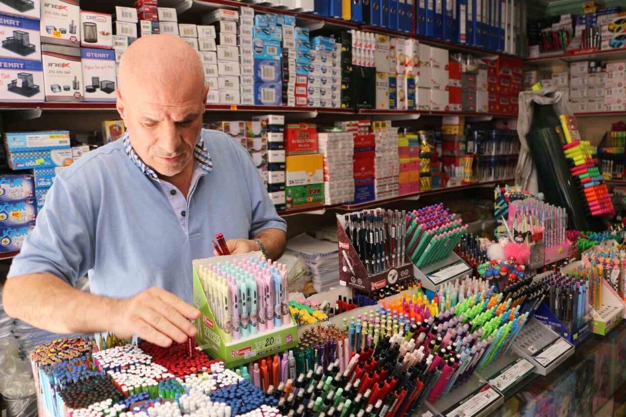 Diyarbakır’da yeni eğitim-öğretim döneminin başlamasına kısa bir süre kala kırtasiyelerde