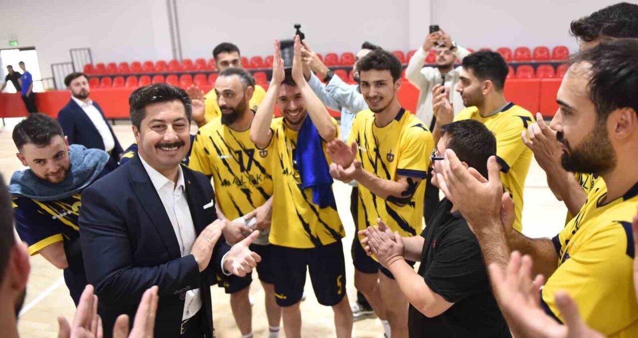 Yenişehir Belediyesi, Yenişehir Belediyespor’un yeni sezon kararlarıyla ilgili açıklamada bulundu.