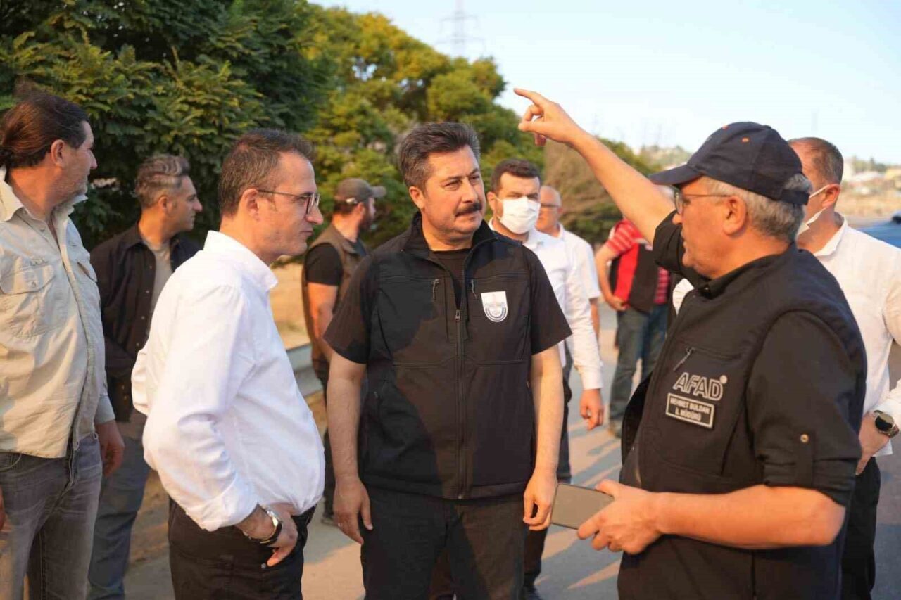 Bursa’nın Yenişehir ilçesi Marmaracık Mahallesinde çıkan yangında 100 hektarlık alan