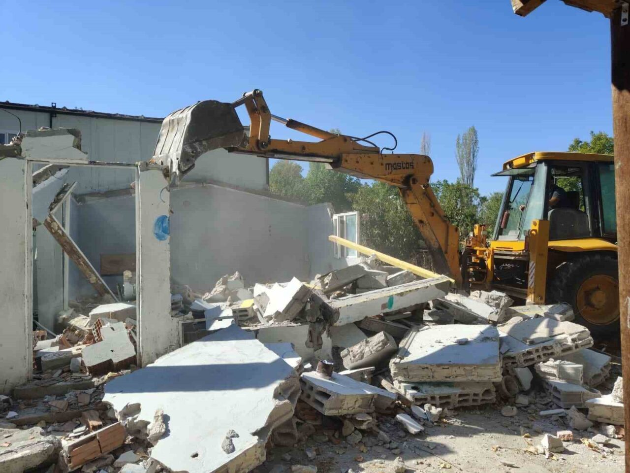 Yenişehir Belediye Başkanı Ercan Özel’in talimatıyla, özellikle tarım arazilerine yapılan