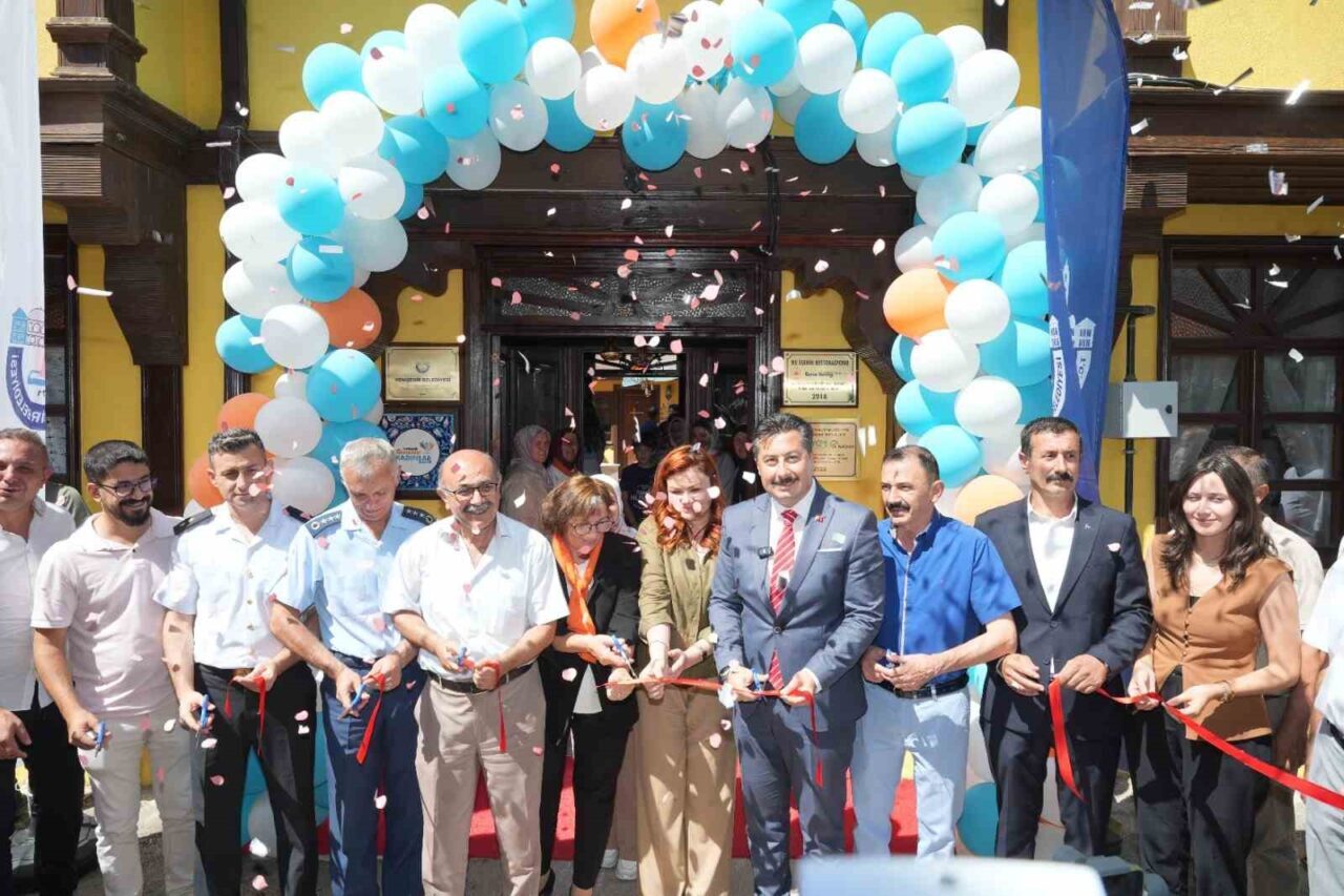 Yenişehir Belediyesi’nin mülkünde yer alan tarihi evlerden biri olan Sarı