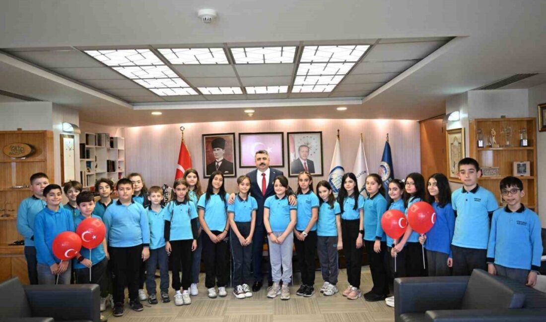 Yıldırım Belediyesi, 2025-2-26 Eğitim Öğretim Yılı’nda ihtiyaç sahibi öğrencilere bin