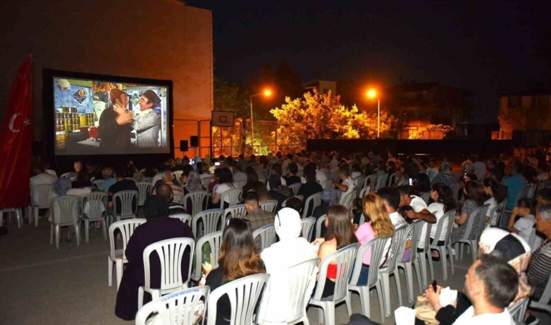 Yıldırım Belediyesi’nin, ilçeye renk katan Yaz Sinema Günleri etkinlikleri vatandaşların