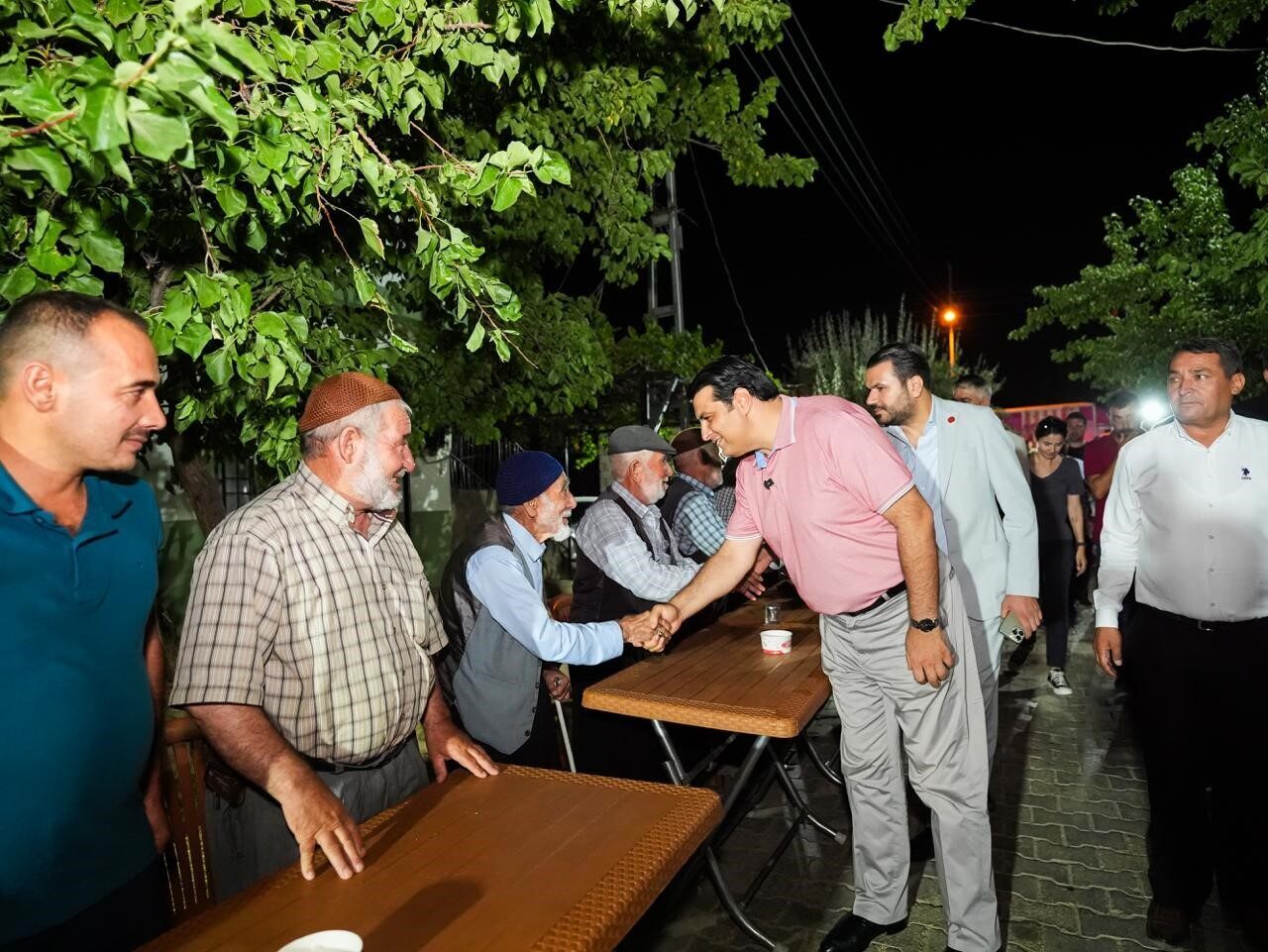 Şehitkamil Belediye Başkanı Umut Yılmaz, mahalle ziyaretleri kapsamında Göksuncuk Mahallesi