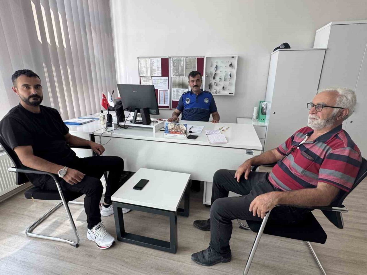 Çorum’da işe giderken yolda içerisinde altın olan bir çanta bulan