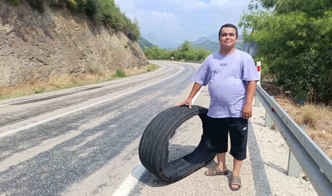 Adana’nın Kozan ilçesinde yolda kalan kamyon lastiğine çarpan bir sürücü,