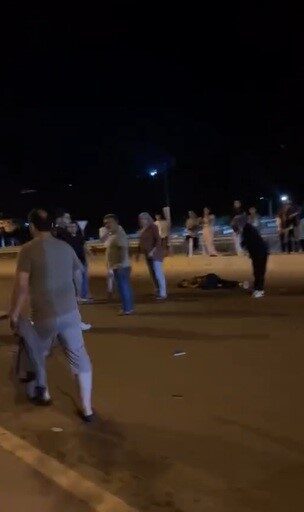 Hatay’ın Altınözü ilçesinde yolun karşısına geçmeye çalışan anne ve kız