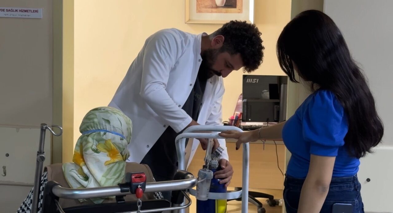 Yüksekova Devlet Hastanesi Evde Sağlık Hizmetleri Birimi aracılığıyla ilçe merkezi