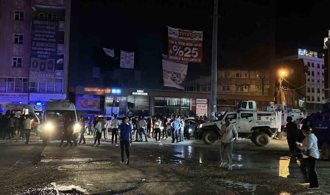 Hakkari’nin Yüksekova ilçesinde bilinmeyen bir nedenle iki grup arasında çıkan
