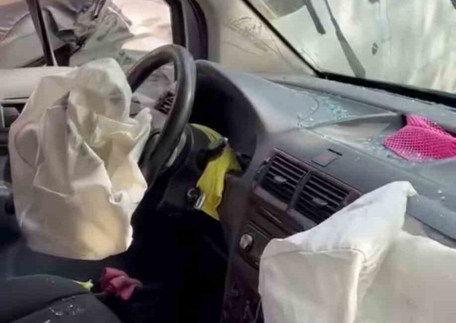 Hakkari’nin Yüksekova ilçesinde meydana gelen trafik kazasında 3 kişi yaralandı.