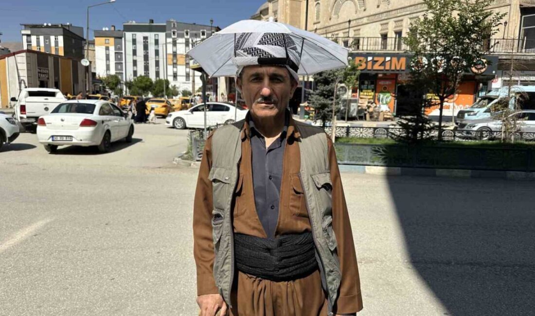 Hakkari’nin Yüksekova ilçesinde bir vatandaş, 20 yıldır kafa şemsiyesiyle güneşten