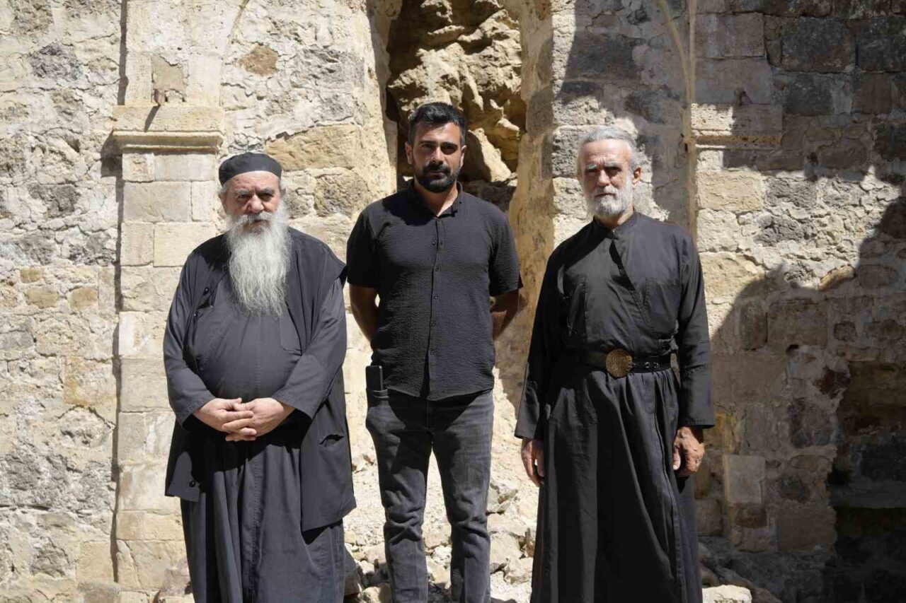 Yunanistan’dan gelen Ortodoks keşişleri ve beraberindeki grup, Gümüşhane’nin Alemdar köyündeki