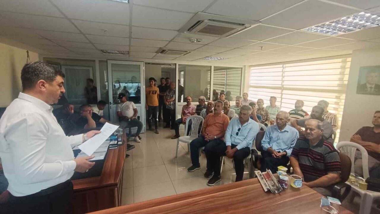 Manisa Yuntdağlılar Derneği’nde (Yunt-Der) yapılan olağanüstü genel kurul toplantısında mevcut