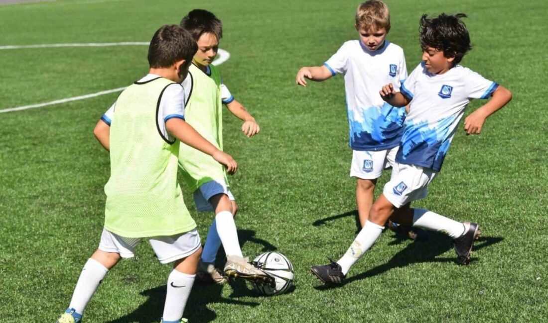 Yunusemre Belediyespor’un yaz futbol okulu tamamlandı. Kursa katılan çocuklar hem
