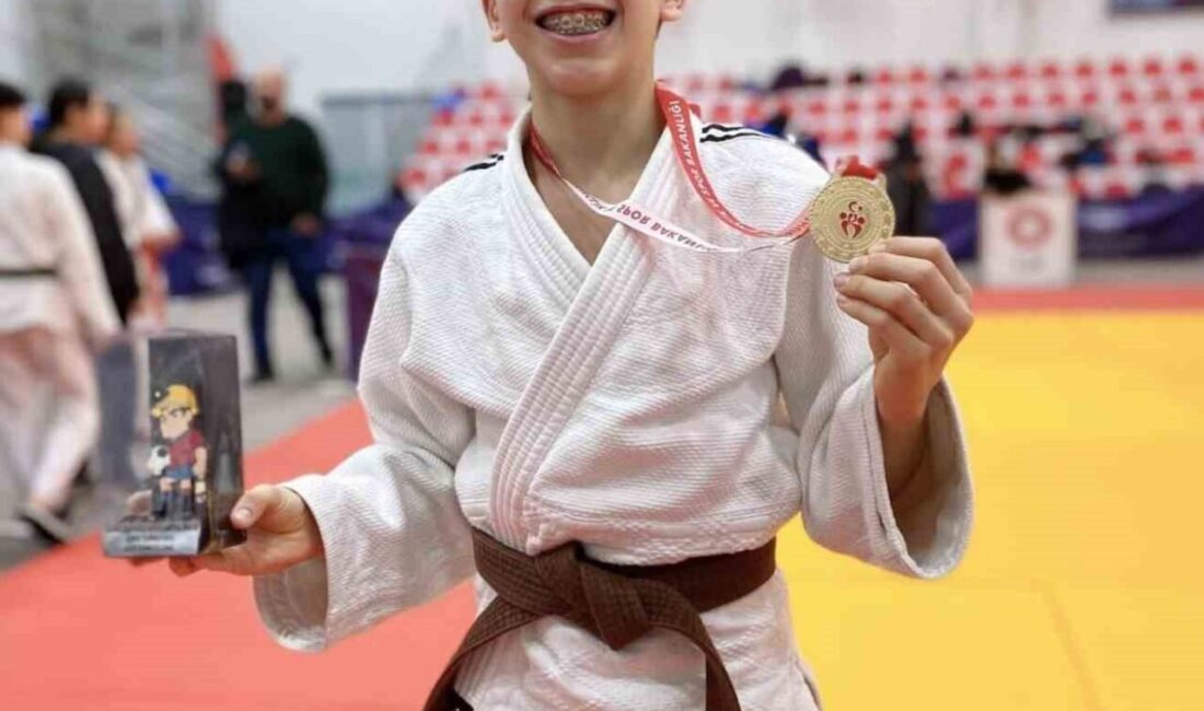 Yunusemre Belediyespor’un sporcuları, güreş ve judo dallarında düzenlenen Anadolu Yıldızlar