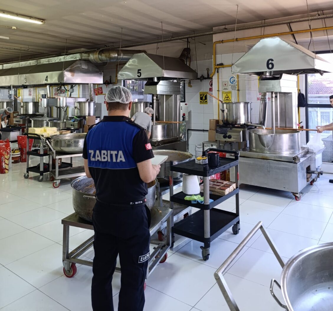 İnegöl Belediyesi Zabıta Müdürlüğü ekipleri, denetim faaliyetleri kapsamında pastane, tatlıcı