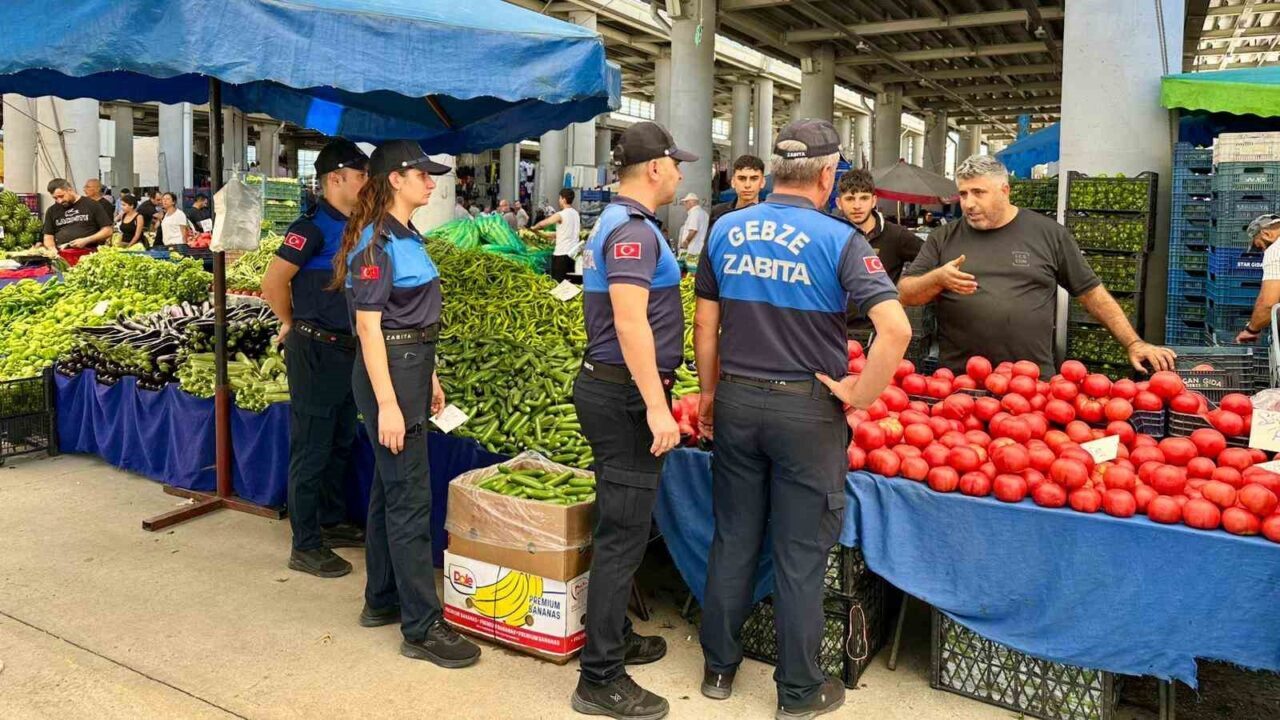Gebze’de zabıta ekipleri, vatandaşların sağlıklı ve güvenli alışveriş yapabilmeleri için