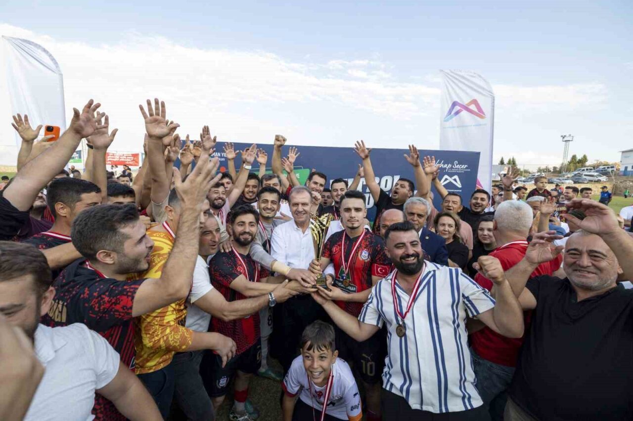 Mersin Büyükşehir Belediyesince bu yıl 20 mahalle takımının katılımıyla düzenlenen