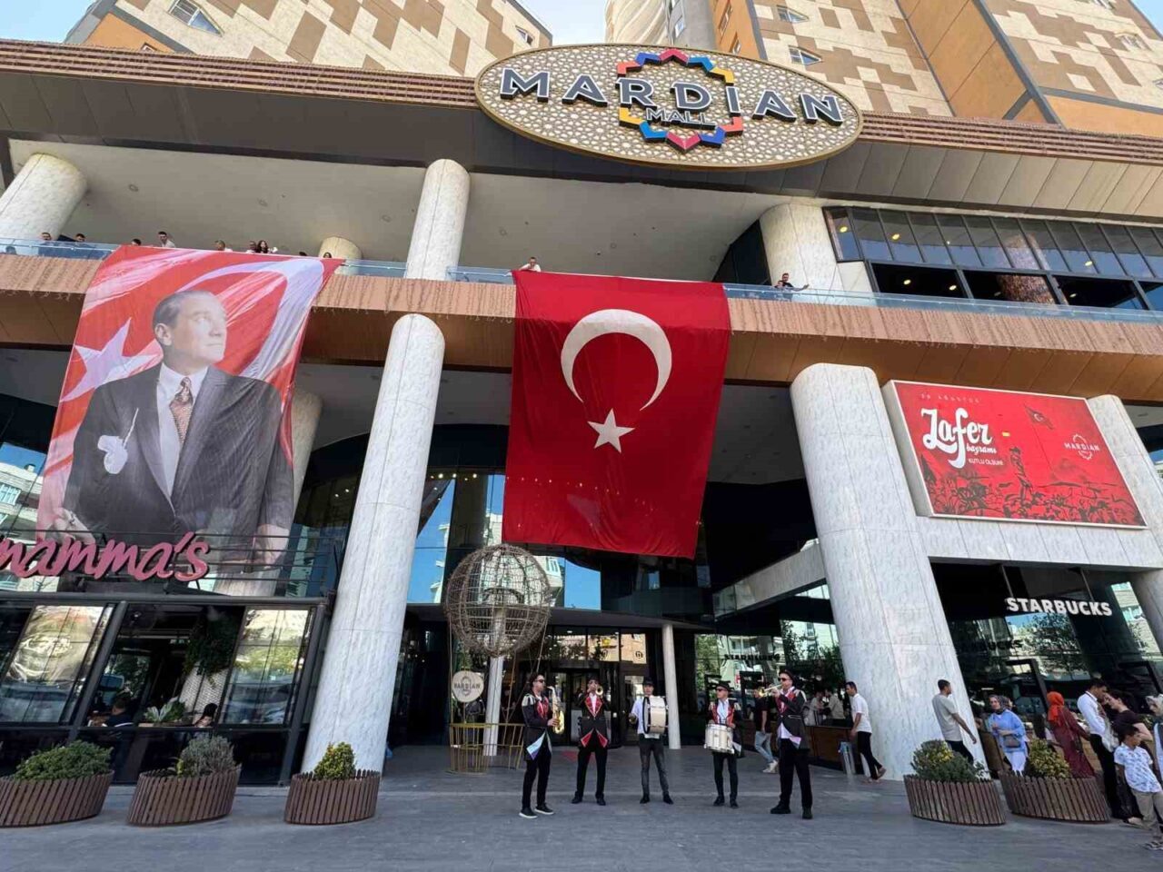 Mardian Mall, 30 Ağustos Zafer Bayramı’nı büyük bir coşkuyla kutladı.
