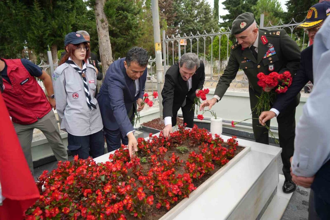 Samsun’da 30 Ağustos Zafer Bayramı’nın 103. yıldönümü dolayısıyla şehitlikler ziyaret