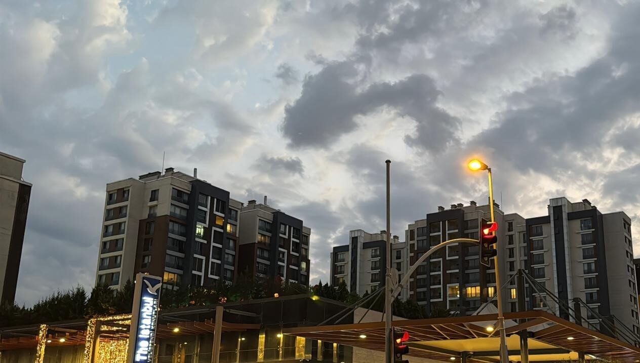 İstanbul Zeytinburnu’nda bir sitenin 9. katından düşen 1 yaşındaki çocuk