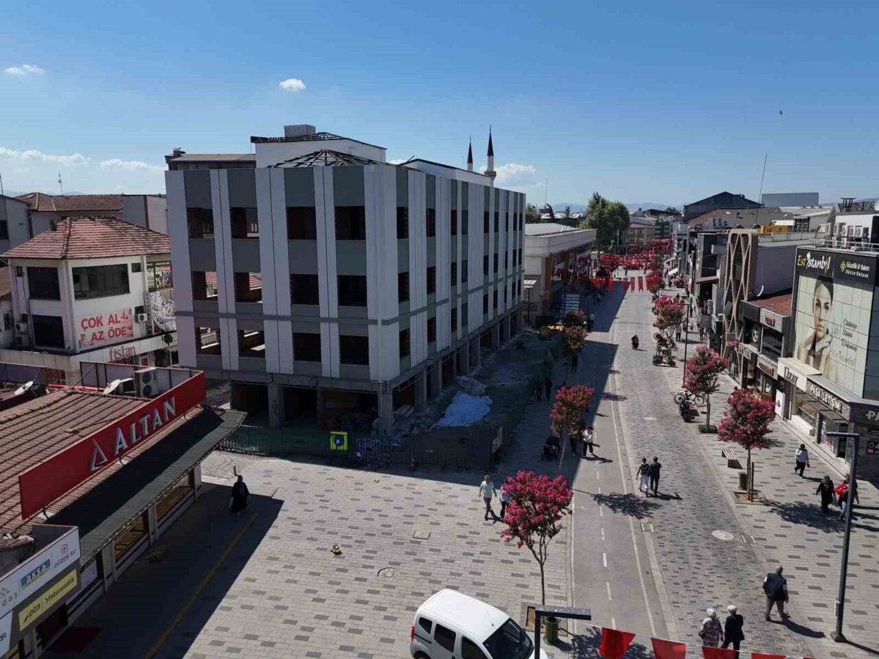 Düzce’de 1999 depremlerinden sonra yıkılan ve yıllardır atıl kalan Basmacılar