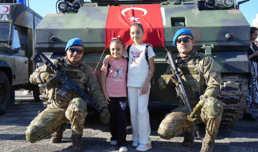 Samsun’da 30 Ağustos Zafer Bayramı dolayısıyla sergilenen zırhlı askeri ambulanslar,