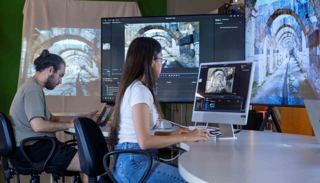 Ege Bölgesi’nin ilk vakıf üniversitesi olarak eğitim yolcuğunu 24 yıldır