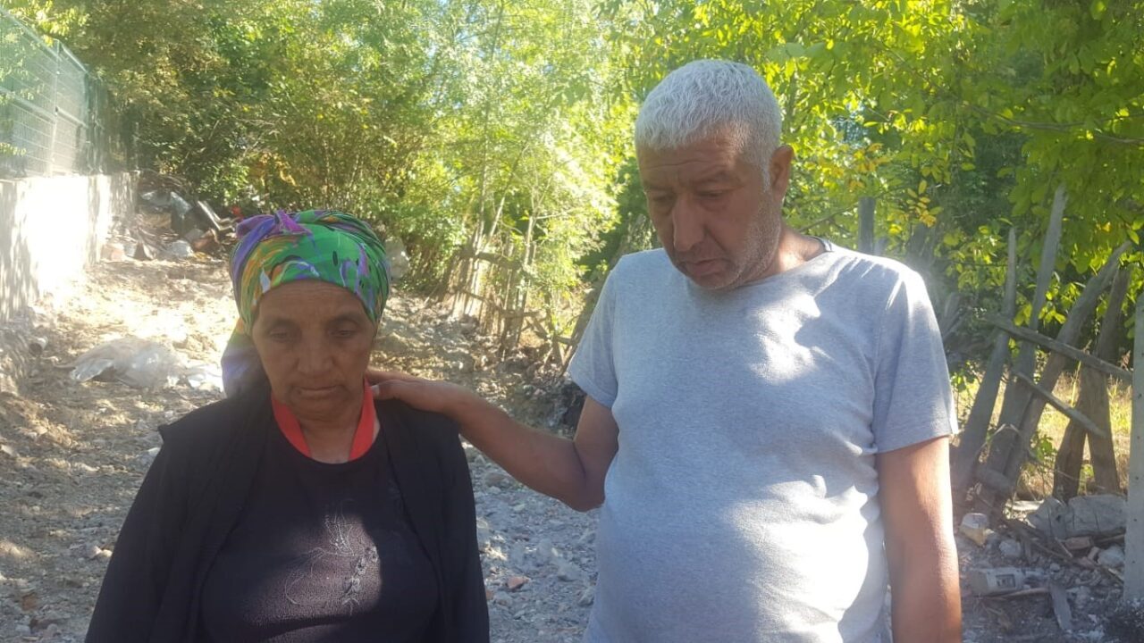 Zonguldak’ın Çaycuma ilçesinde, dayanıksız olduğu gerekçesiyle yıkılan evlerinin ardından 4